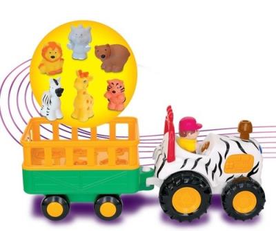 Traktor Safari DUMEL. Autor: Dumel Discovery. SmakLiter.pl Okładka książki Traktor Safari DUMEL