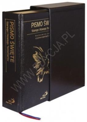 Pismo Święte ST i NT - format duży, etui, paginatory, skóra mielona czarna. Autor: Opracowanie zbiorowe. SmakLiter.pl Okładka książki Pismo Święte ST i NT - format duży, etui, paginatory, skóra mielona czarna