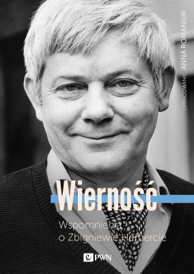 Wierność. Wspomnienia o Zbigniewie Herbercie. Autor: Romaniuk Anna. SmakLiter.pl Okładka książki Wierność. Wspomnienia o Zbigniewie Herbercie