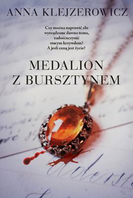Medalion z bursztynem. Autor: Klejzerowicz Anna. SmakLiter.pl Okładka książki Medalion z bursztynem