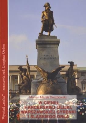 W cieniu harcerskiej lilijki warszawskiej syrenki i śląskiego orła. Autor: Drozdowski Marian Marek, Ordon Longina. SmakLiter.pl Okładka książki W cieniu harcerskiej lilijki warszawskiej syrenki i śląskiego orła