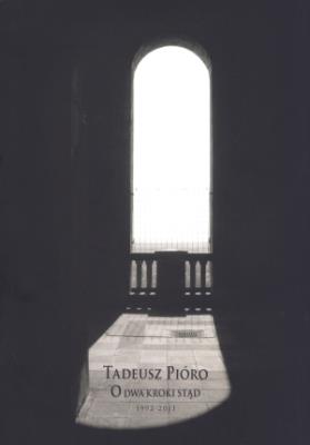 O dwa kroki stąd. Autor: Pióro Tadeusz. SmakLiter.pl Okładka książki O dwa kroki stąd