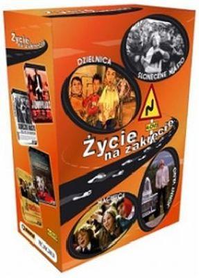 Życie na zakręcie (zestaw 4 filmów). Wydawca: Propaganda. SmakLiter.pl Opakowanie Życie na zakręcie (zestaw 4 filmów)