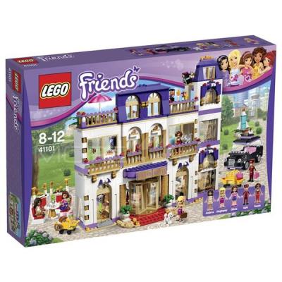 Lego Friends Grand Hotel w Heartlake. Autor: JEROEN VAN VEEN AND FRIENDS. SmakLiter.pl Okładka książki Lego Friends Grand Hotel w Heartlake