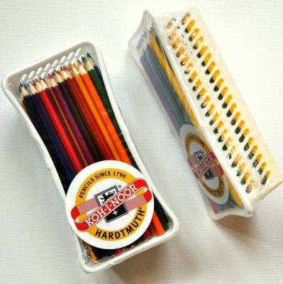 Kredki 3566 w koszyku 72 kolory. Wydawca: Koh-I-Noor. SmakLiter.pl Opakowanie Kredki 3566 w koszyku 72 kolory
