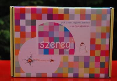 Zestaw. Szeregi. Autor: Agata Dębicka-Cieszyńska. SmakLiter.pl Okładka książki Zestaw. Szeregi