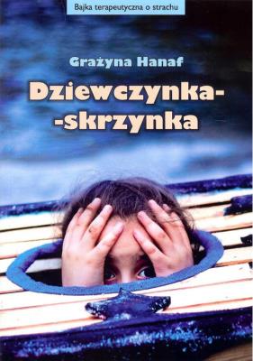 Dziewczynka skrzynka. Autor: Hanaf Grażyna. SmakLiter.pl Okładka książki Dziewczynka skrzynka