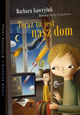 Teraz tu jest nasz dom. Autor: Barbara Gawryluk, Maciej Szymanowicz (ilustr.). SmakLiter.pl Okładka książki Teraz tu jest nasz dom