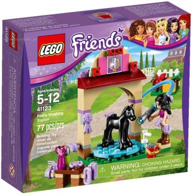 Lego Friends Kąpiel źrebaka. Autor: Friends. SmakLiter.pl Okładka książki Lego Friends Kąpiel źrebaka