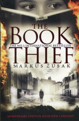 The Book Thief. Autor: Zusak Markus. SmakLiter.pl Okładka książki The Book Thief