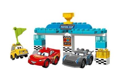Lego DUPLO 10857 Wyścig o Złoty Tłok. Autor: Duplo. SmakLiter.pl Okładka książki Lego DUPLO 10857 Wyścig o Złoty Tłok