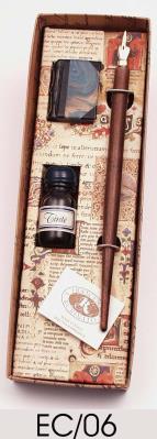 Okładka książki Drewniane pióro z atramentem i mininotesem EC/06