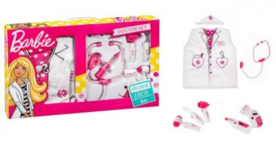 Zestaw mały doktor strój lekarski Barbie. Autor: .. SmakLiter.pl Okładka książki Zestaw mały doktor strój lekarski Barbie