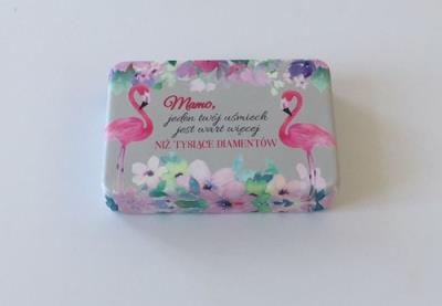 Mini szkatułka na biżuterię, Mamo, jeden Twój uśmiech jest wart więcej niż tysiące diamentów, Flamin. Wydawca: Jawi. SmakLiter.pl Opakowanie Mini szkatułka na biżuterię, Mamo, jeden Twój uśmiech jest wart więcej niż tysiące diamentów, Flamin