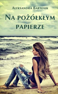 Na pożółkłym papierze. Autor: Aleksandra Bartosik. SmakLiter.pl Okładka książki Na pożółkłym papierze