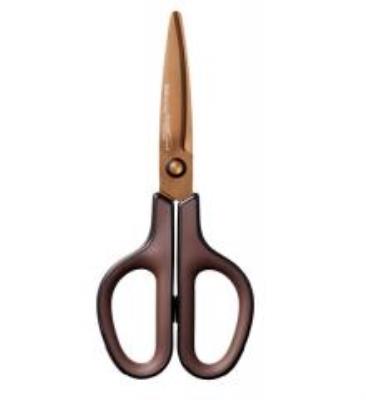 Nożyczki Titanium brązowe PLUS. Wydawca: Plus. SmakLiter.pl Opakowanie Nożyczki Titanium brązowe PLUS