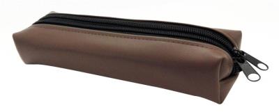 Piórnik Polski PA 464 Podwójny zamek, brązowy ekoskóra. Wydawca: MESIO.PL. SmakLiter.pl Opakowanie Piórnik Polski PA 464 Podwójny zamek, brązowy ekoskóra