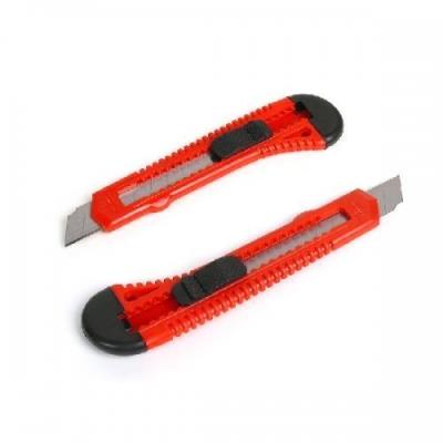 Nóż do tapet duży. Wydawca: Starpak. SmakLiter.pl Opakowanie Nóż do tapet duży