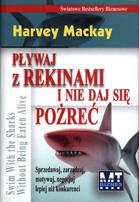 PŁYWAJ Z REKINAMI I NIE DAJ SIĘ POŻREĆ. Autor: Harvey Mackay. SmakLiter.pl Okładka książki PŁYWAJ Z REKINAMI I NIE DAJ SIĘ POŻREĆ