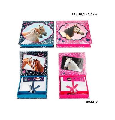 KARTECZKI W PUDEŁKU HORSES DREAMS 8932A. Wydawca: PLUS-Z. SmakLiter.pl Opakowanie KARTECZKI W PUDEŁKU HORSES DREAMS 8932A