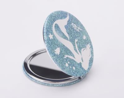 Lusterko składane Syrenka. Wydawca: Jawi. SmakLiter.pl Opakowanie Lusterko składane Syrenka