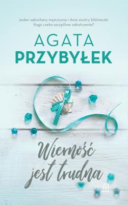 Wierność jest trudna. Autor: Agata Przybyłek. SmakLiter.pl Okładka książki Wierność jest trudna