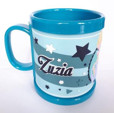 Kraina Lodu Kubek imienny dla dziecka Zuzia. Wydawca: Disney. SmakLiter.pl Opakowanie Kraina Lodu Kubek imienny dla dziecka Zuzia