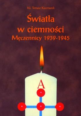 Światła w ciemności. Autor: ks. Tomasz Kaczmarek. SmakLiter.pl Okładka książki Światła w ciemności