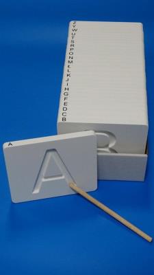 Okładka książki PATRZ i PISZ - ćwiczenia w pisaniu liter