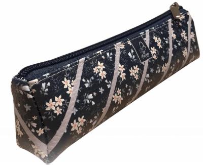 Opakowanie Piórnik trójkątny Kwiatki granatowe PT-18