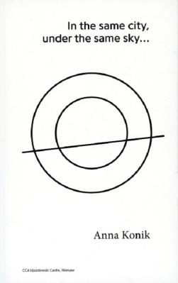 In the same city under the same sky. Autor: Konik Anna. SmakLiter.pl Okładka książki In the same city under the same sky