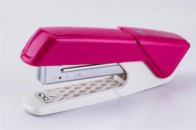 Zszywacz Aris-10 różowy. Wydawca: Kangaro. SmakLiter.pl Opakowanie Zszywacz Aris-10 różowy