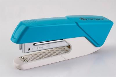 Zszywacz Aris-35 niebieski. Wydawca: Kangaro. SmakLiter.pl Opakowanie Zszywacz Aris-35 niebieski