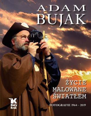 Okładka książki ADAM BUJAK ŻYCIE MALOWANE ŚWIATŁEM FOTOGRAFIE 1964-2019