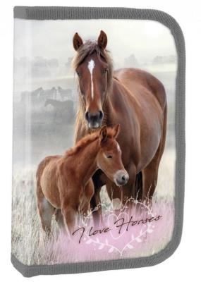 Piórnik z wyposażeniem jednokom Konie 18 DERFORM. Wydawca: Derform. SmakLiter.pl Opakowanie Piórnik z wyposażeniem jednokom Konie 18 DERFORM