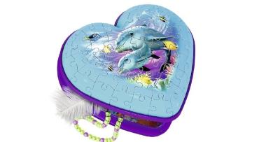 Puzzle 3D Delfiny 54 serce szkatułka. Wydawca: Ravensburger. SmakLiter.pl Opakowanie Puzzle 3D Delfiny 54 serce szkatułka