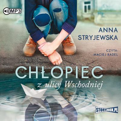 CD MP3 CHŁOPIEC Z ULICY WSCHODNIEJ. Autor: Anna Stryjewska. SmakLiter.pl Okładka książki CD MP3 CHŁOPIEC Z ULICY WSCHODNIEJ