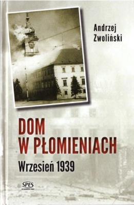 Dom w płomieniach. Wrzesień 1939. Autor: Andrzej Zwoliński. SmakLiter.pl Okładka książki Dom w płomieniach. Wrzesień 1939