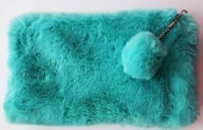 Kosmetyczka/Piórnik - futro (niebieski). Wydawca: Jawi. SmakLiter.pl Opakowanie Kosmetyczka/Piórnik - futro (niebieski)