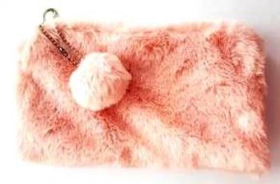 Kosmetyczka/Piórnik - futro (róż). Wydawca: Jawi. SmakLiter.pl Opakowanie Kosmetyczka/Piórnik - futro (róż)