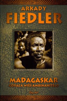 Madagaskar. Gorąca wieś Ambinanitelo - A. Fiedler. Autor: Arkady Fiedler. SmakLiter.pl Okładka książki Madagaskar. Gorąca wieś Ambinanitelo - A. Fiedler