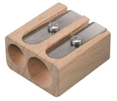 Temperówka drewno 2 otwory (16szt). Wydawca: LYRA. SmakLiter.pl Opakowanie Temperówka drewno 2 otwory (16szt)