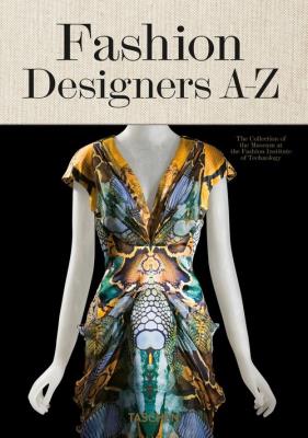 Fashion Designers A-Z. Autor: Steele Valerie, Menkes Suzy, Nippoldt Robert. SmakLiter.pl Okładka książki Fashion Designers A-Z