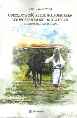 Obrzędowość religijna Pomorzan we wczesnym średniowieczu. Autor: Kamil Kajkowski. SmakLiter.pl Okładka książki Obrzędowość religijna Pomorzan we wczesnym średniowieczu