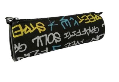 Piórnik tuba Street. Wydawca: MESIO.PL. SmakLiter.pl Opakowanie Piórnik tuba Street