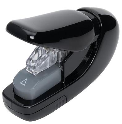 Zszywacz SL106-AB staple-free 6k czarny PLUS. Wydawca: Plus. SmakLiter.pl Opakowanie Zszywacz SL106-AB staple-free 6k czarny PLUS