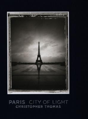 Paris City of light. Autor: Thomas Christopher. SmakLiter.pl Okładka książki Paris City of light