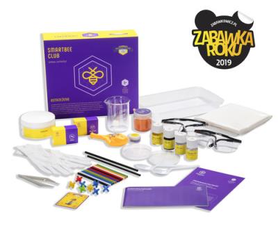 SmartBee Club Eksperymenty naukowe- Zmiennokształtność. Autor: Irena Brignull. SmakLiter.pl Okładka książki SmartBee Club Eksperymenty naukowe- Zmiennokształtność