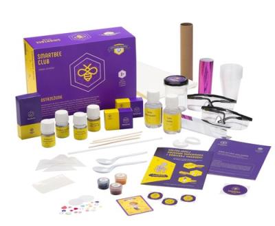 SmartBee Club Zestaw eksperymentów Królestwo kolorów. Autor: Irena Brignull. SmakLiter.pl Okładka książki SmartBee Club Zestaw eksperymentów Królestwo kolorów