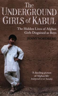 The underground girls of Kabul. Autor: Jenny Nordberg. SmakLiter.pl Okładka książki The underground girls of Kabul